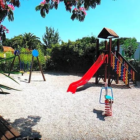 アパートホテル Domaine La Pinede Enchantee 4*