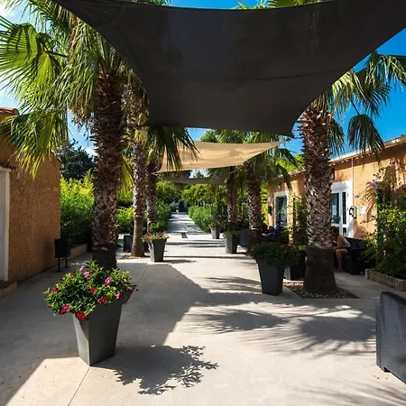 Domaine La Pinède Enchantée Apartahotel