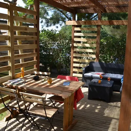 Domaine La Pinède Enchantée Apartahotel