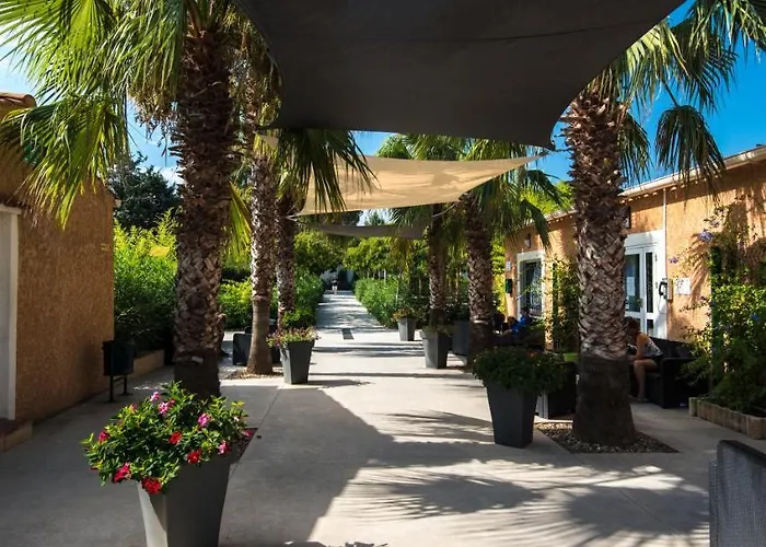 Domaine La Pinède Enchantée Apartahotel